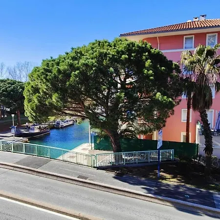 아파트 Nest With Balcony Close To The Sea *