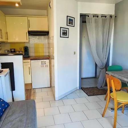 Appartement Nest With Balcony Close To The Sea