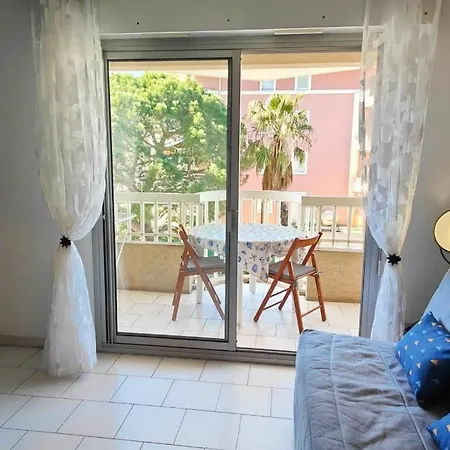 Nest With Balcony Close To The Sea *