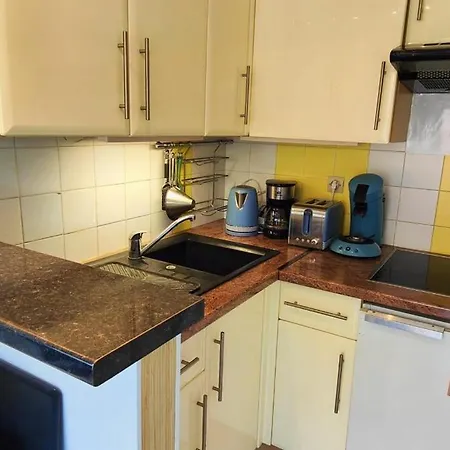 아파트 Nest With Balcony Close To The Sea *